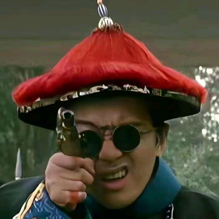 左手一个右勾拳