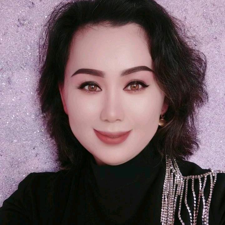 品拿诺服装
