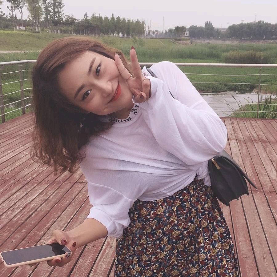 黑不溜秋妞