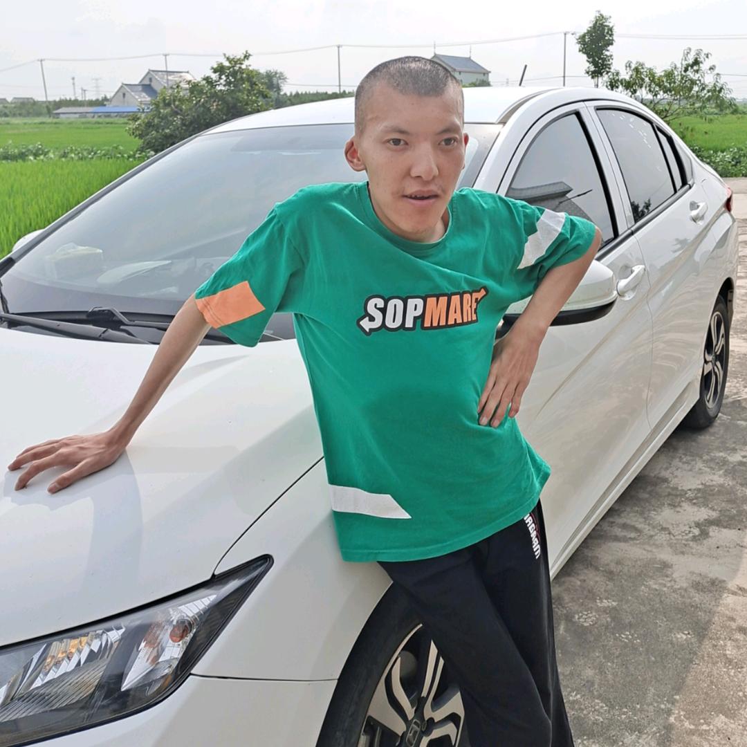 亮亮头像