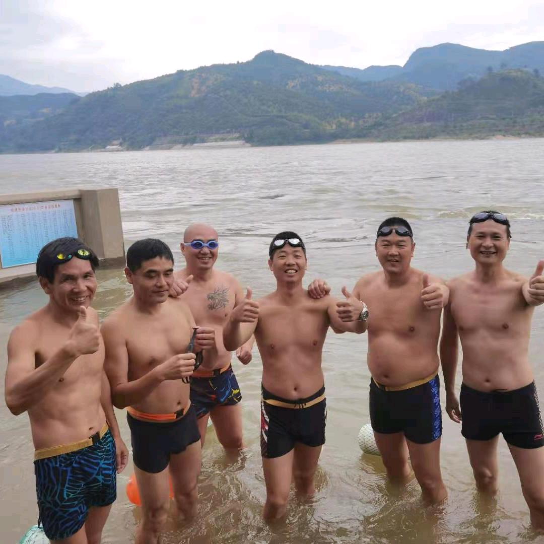 劈波斩浪闯激流