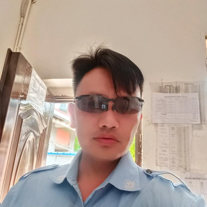 李强