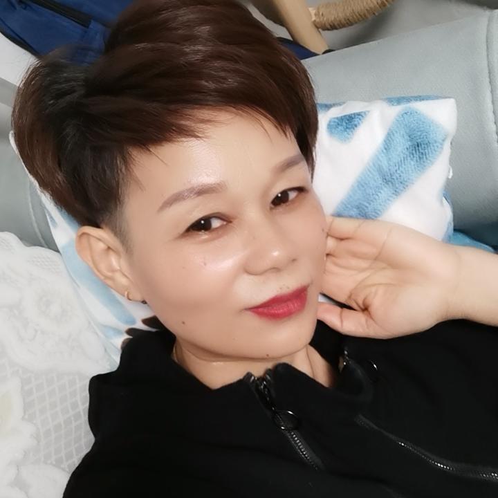 E 笑而过「橱窗带货」