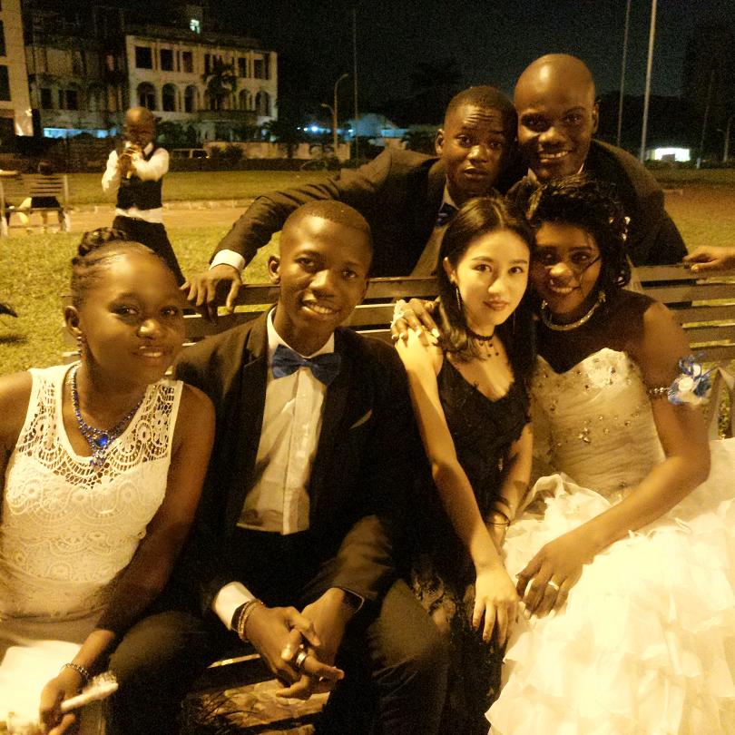 非洲大表妹-安哥拉-桃禧奶茶、蛋糕、鲜花