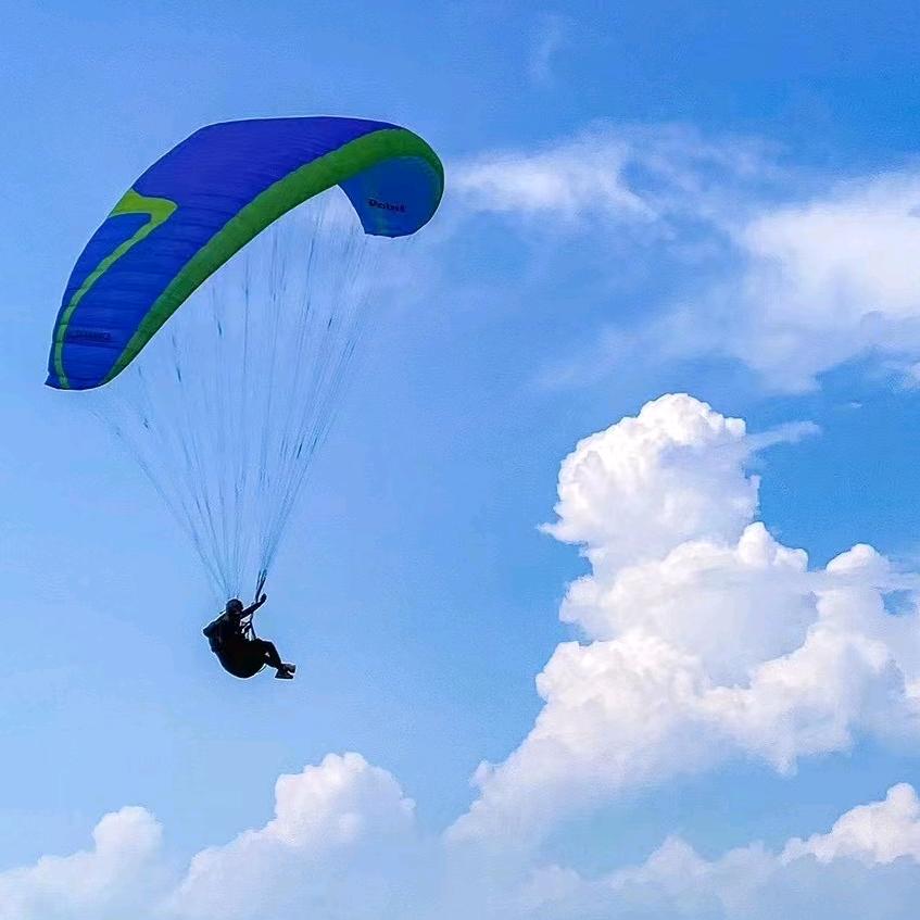 大理七彩滑翔伞营地官方号