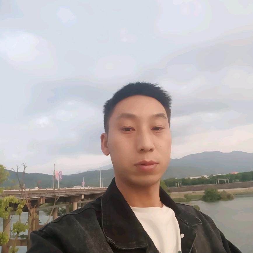覃飞