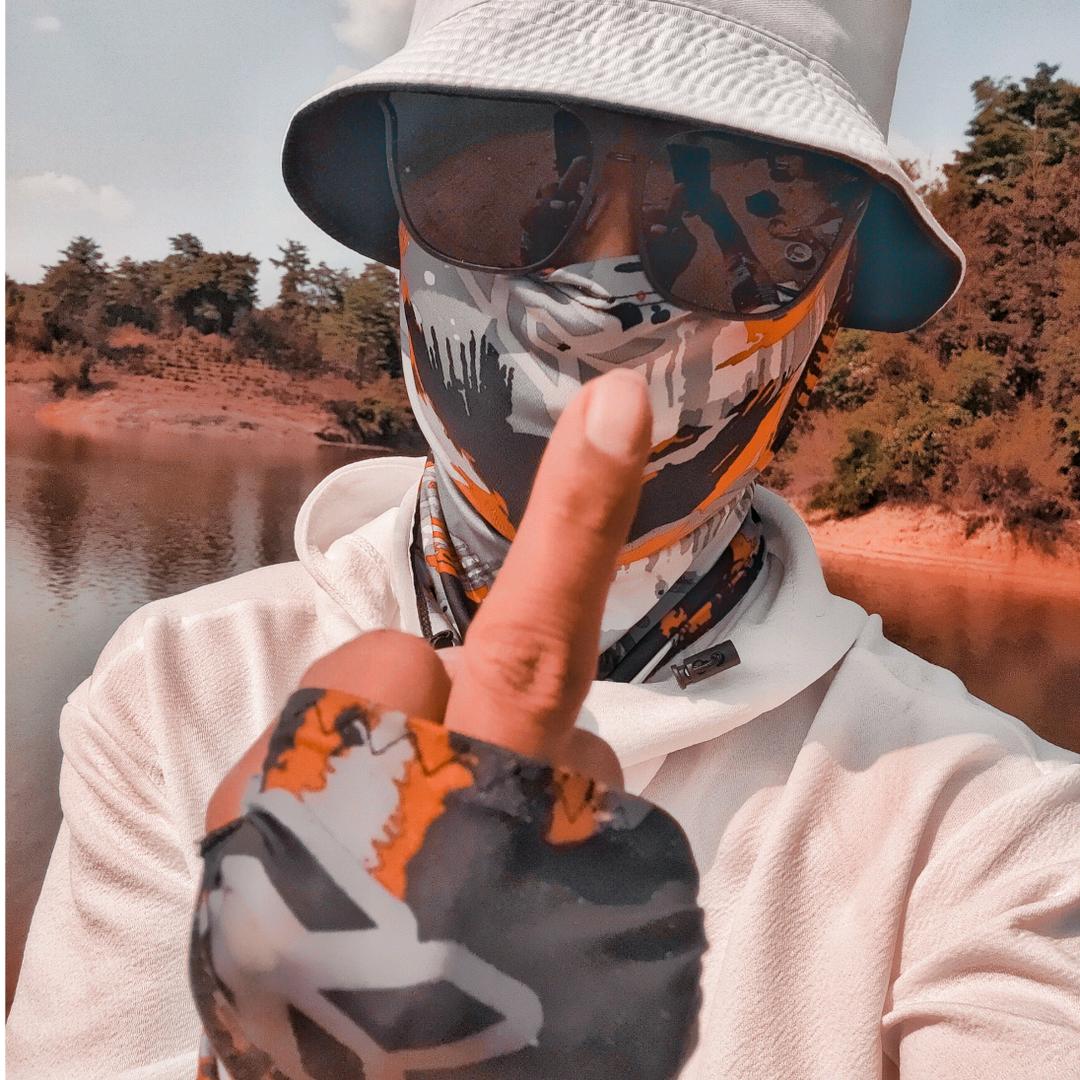 喂！小杨他不吃辣呀～