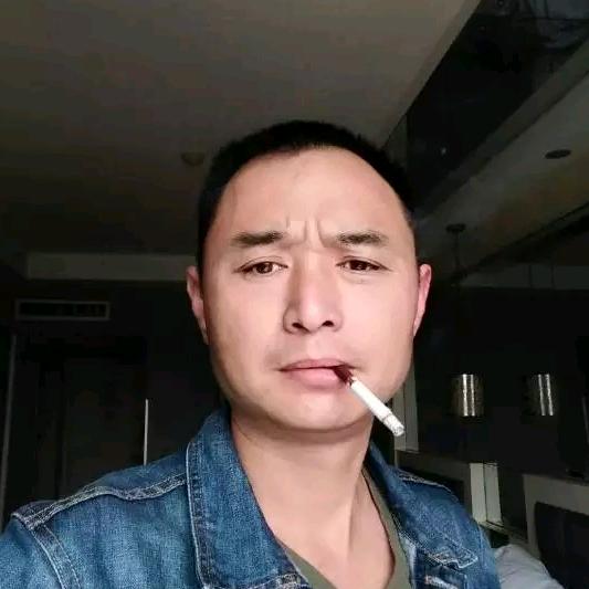 何卫