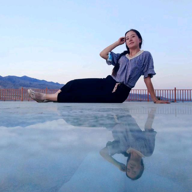 朱丽德孜服装设计师