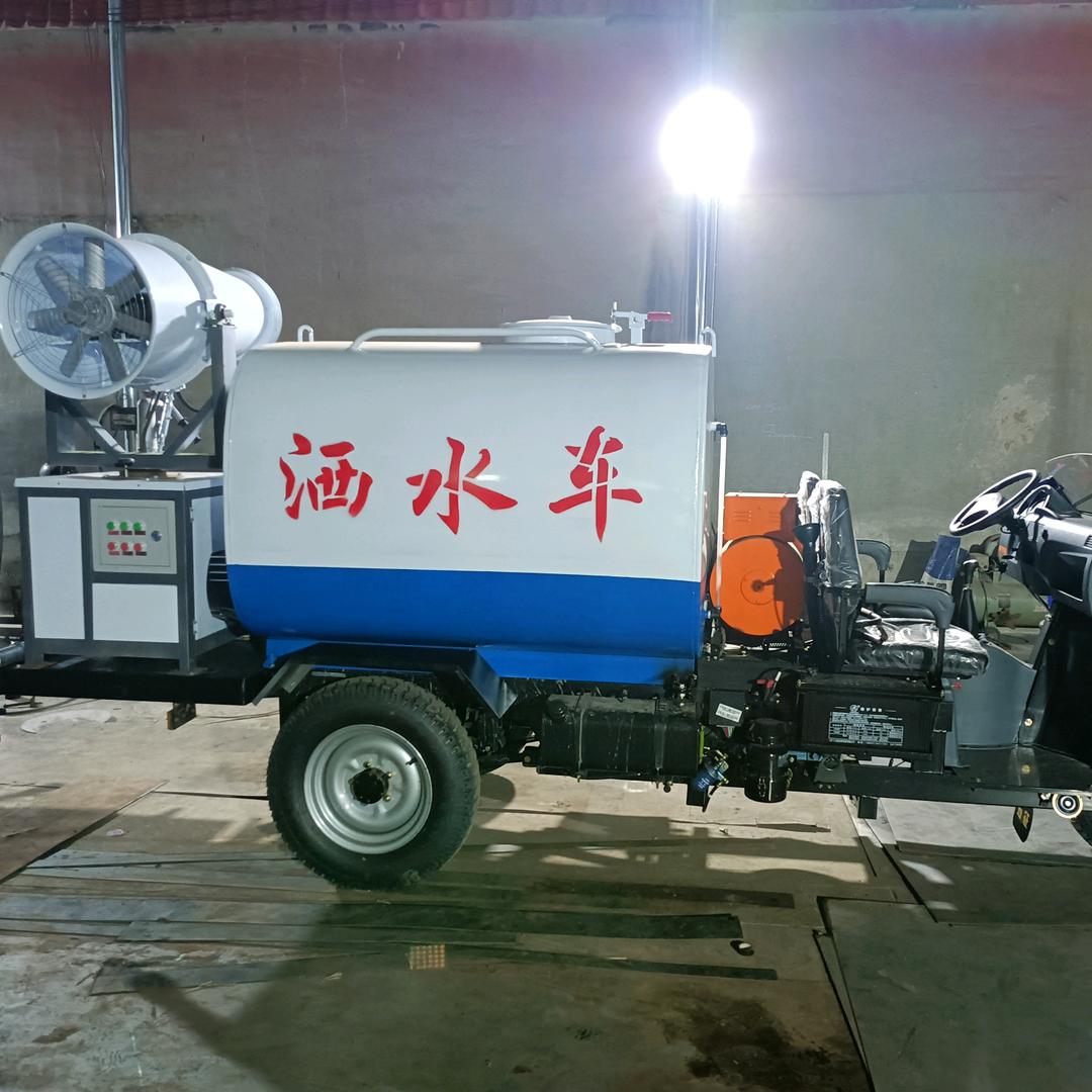 洒水车，工程车《拂晓晨曦》