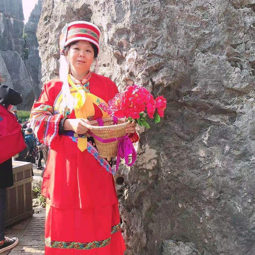 满园花菊郁金黄'