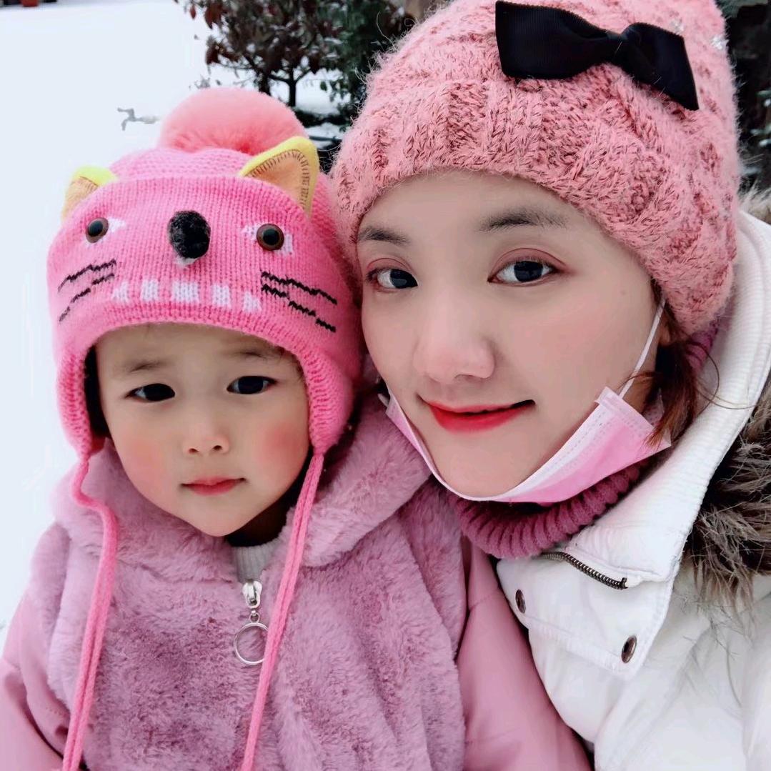 村里有个姑娘叫小芳