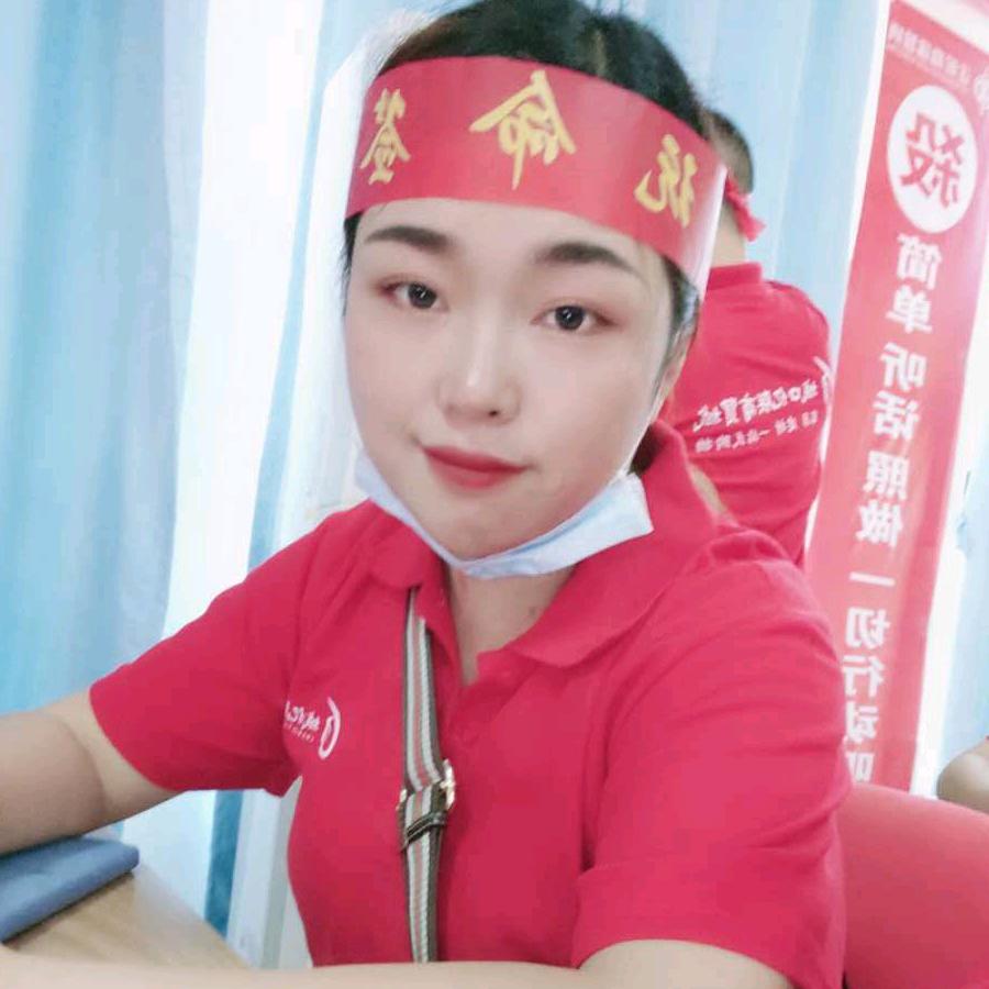 城口三峡玻璃与轩尼斯门窗小杨