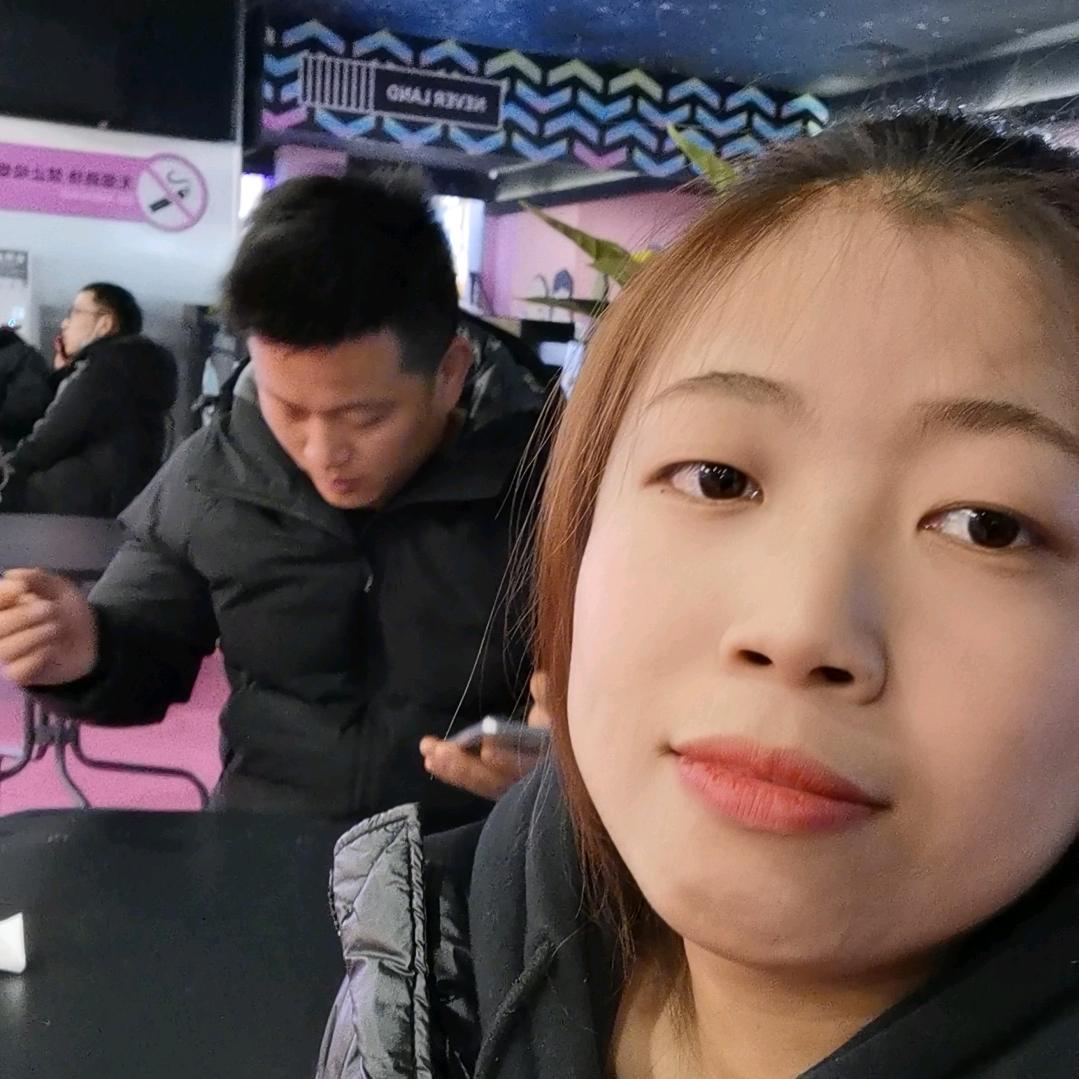文霞在努力的生活