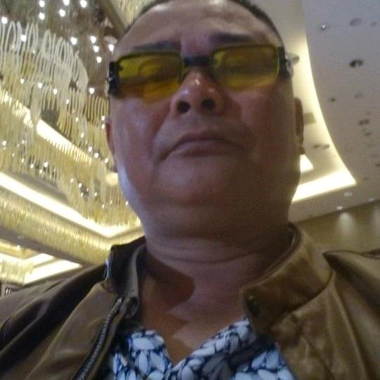 开心的钓鱼人