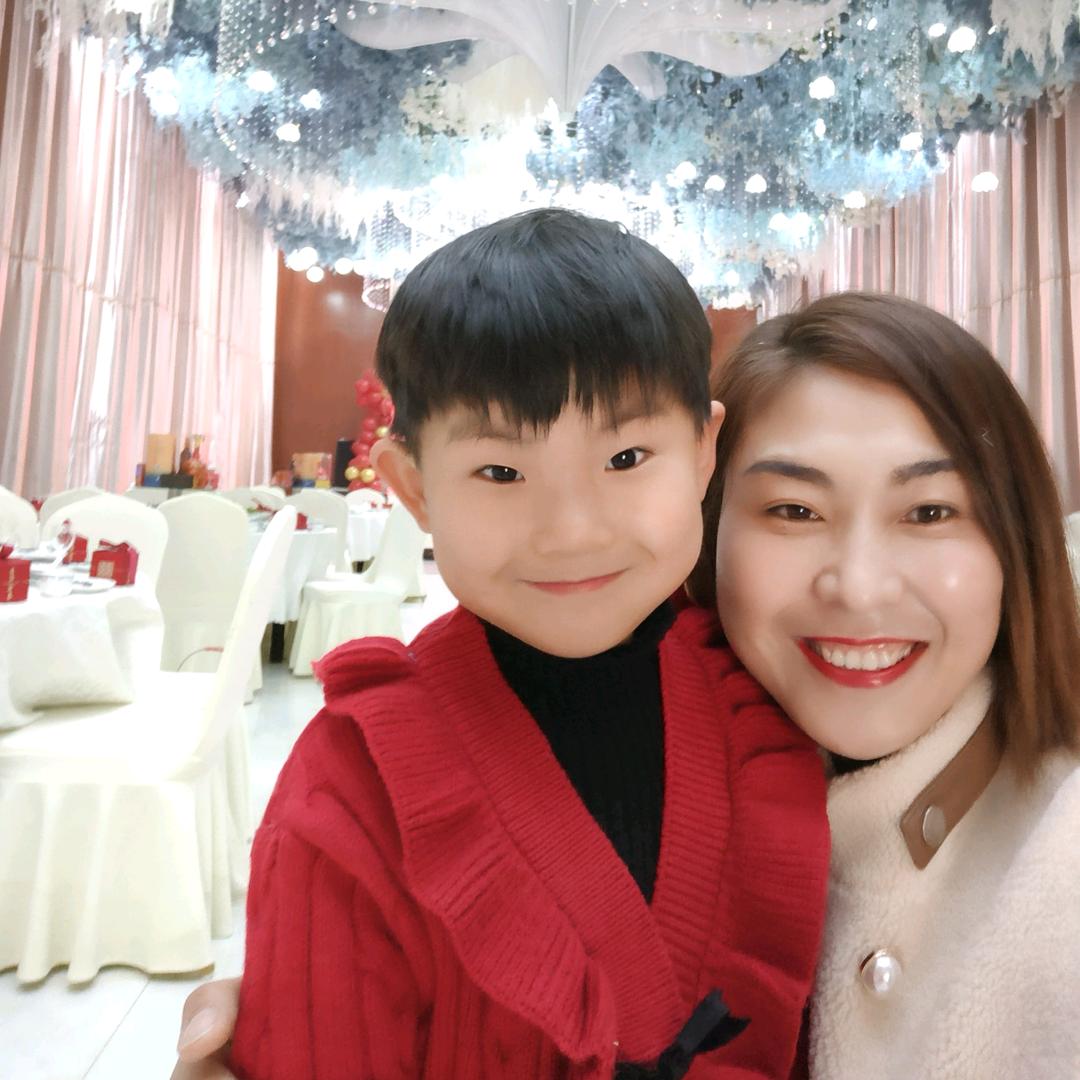 张鲁大琪姐挖机