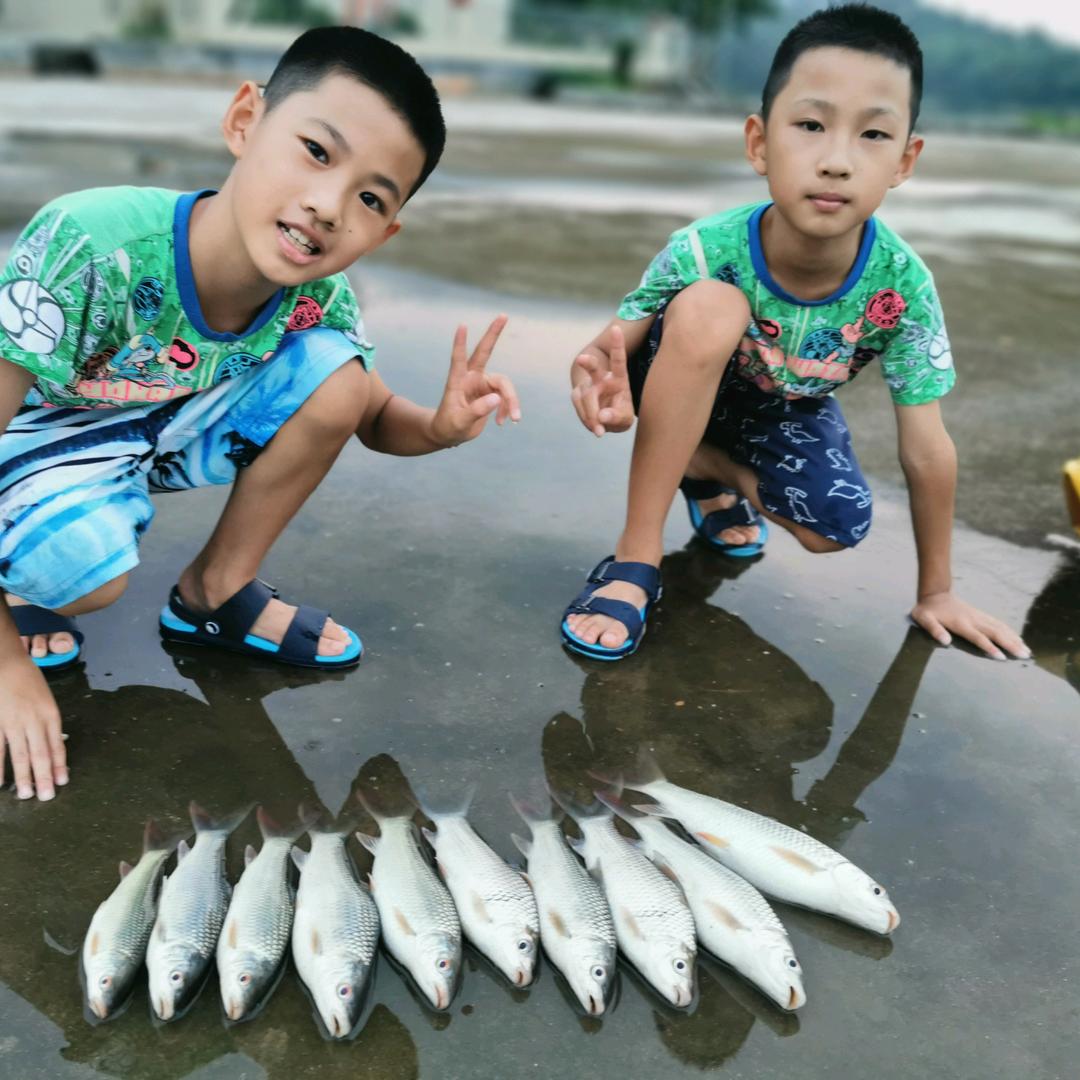 孖宝钓鱼头像