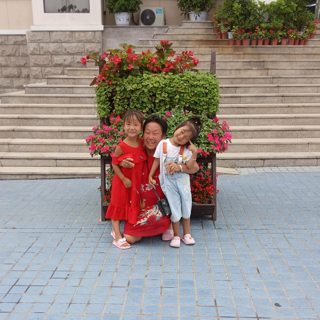开心😊大姐