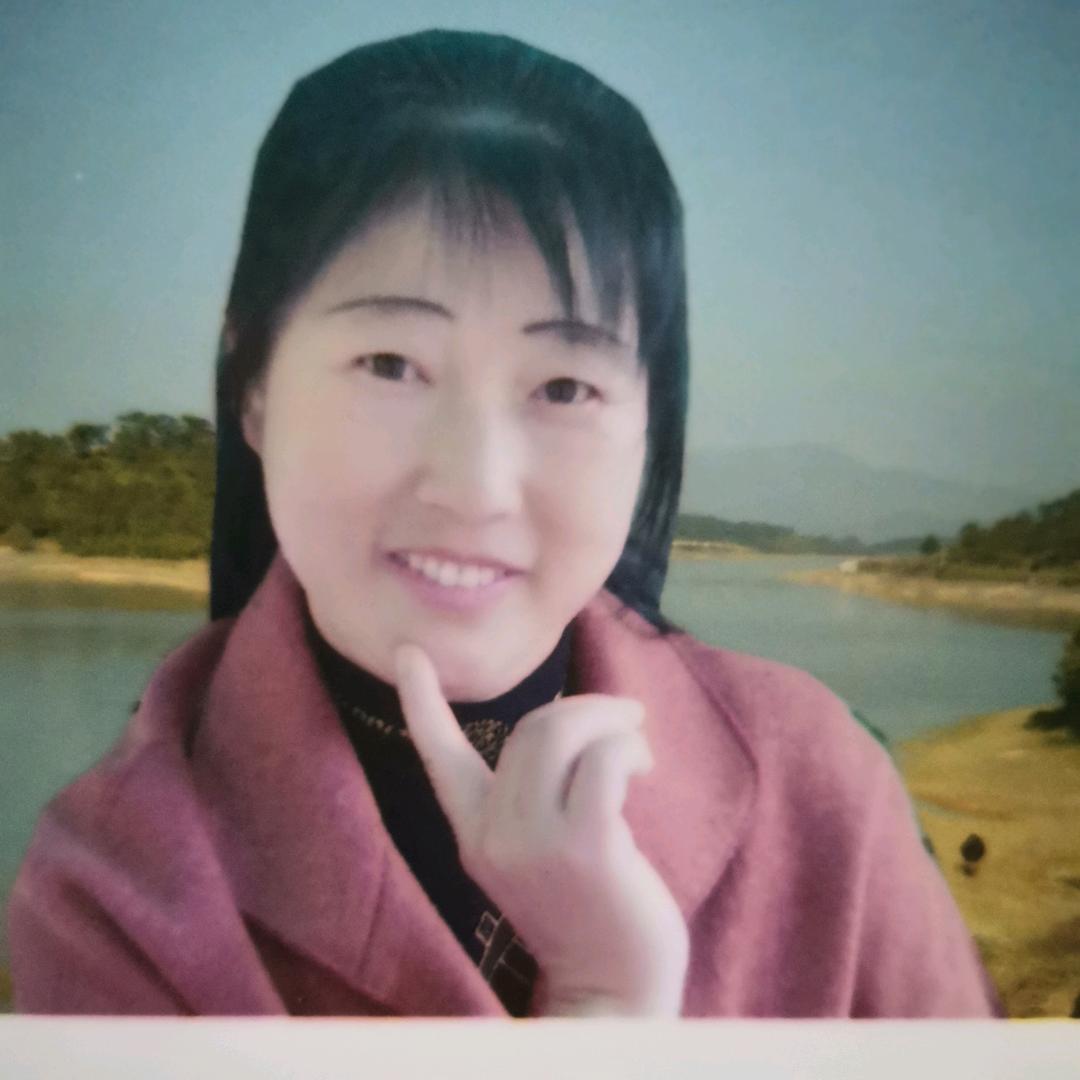 花想春风月想云