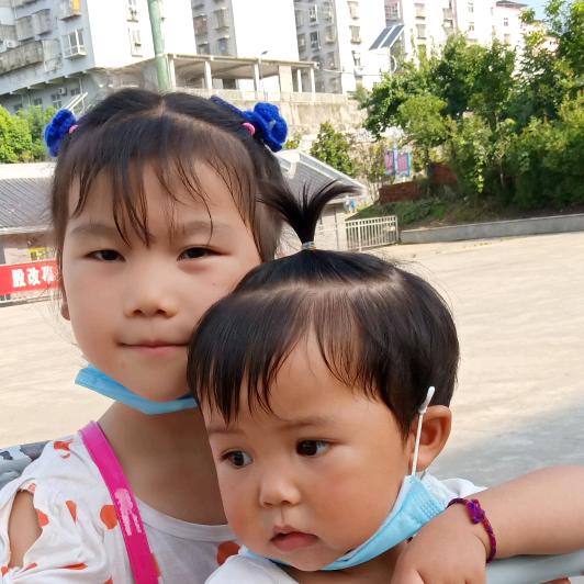 两姐妹