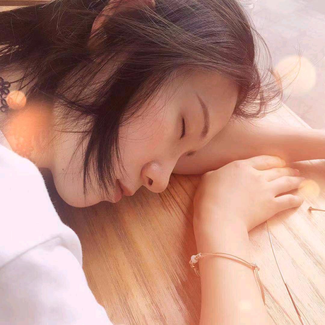 冒着气泡的气泡水