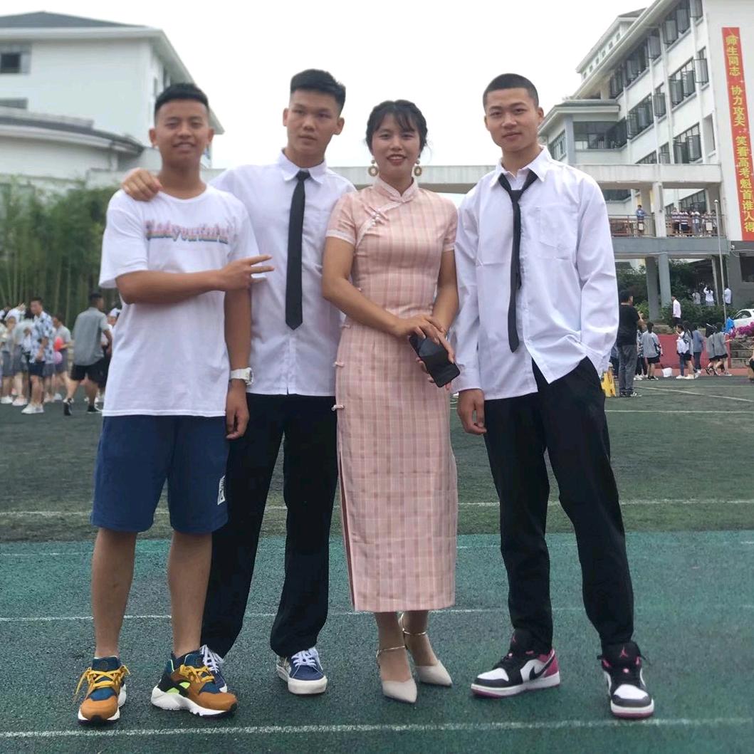 教化学的付老师