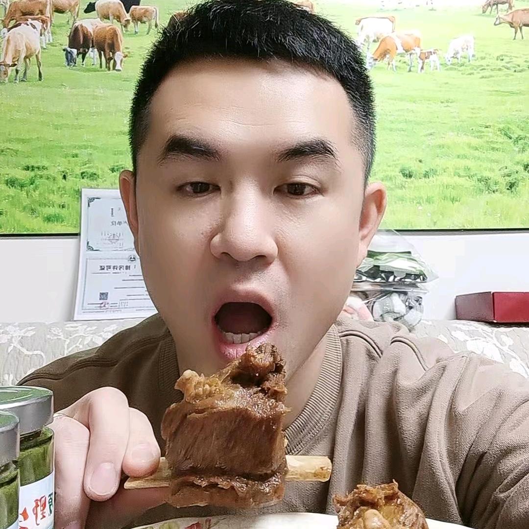 楠楠爱吃牛羊肉