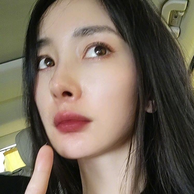 双眼皮的花花👩