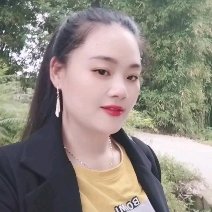 粟小英
