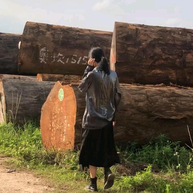 次钗罗尼河大板桌