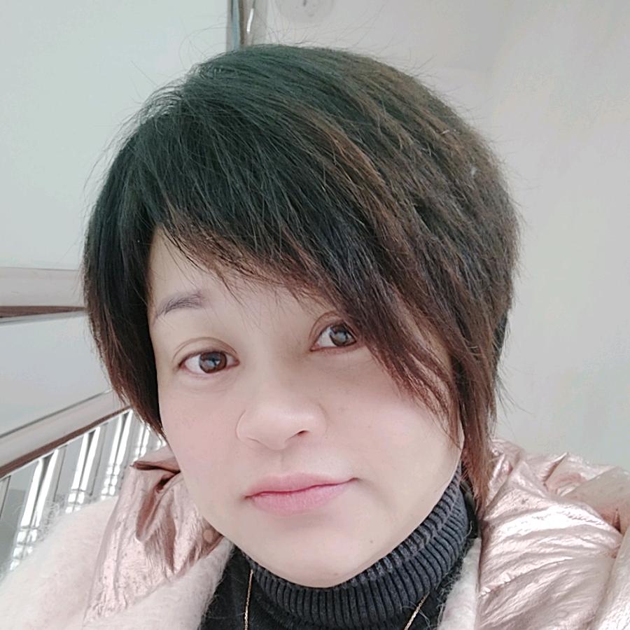 穿睡衣的大妈