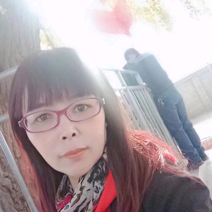 烤面筋的小姐姐