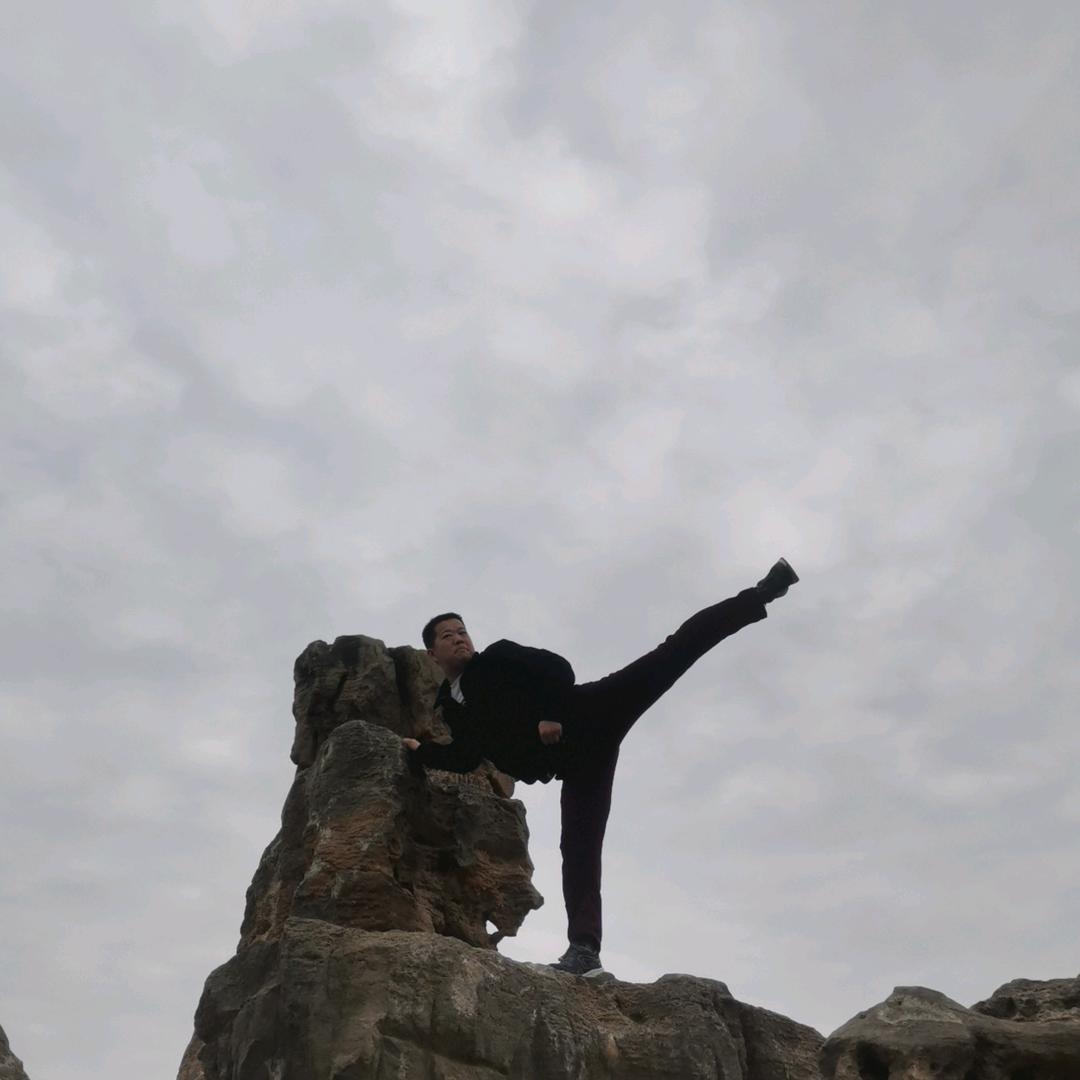 睿隆跆拳道李教练