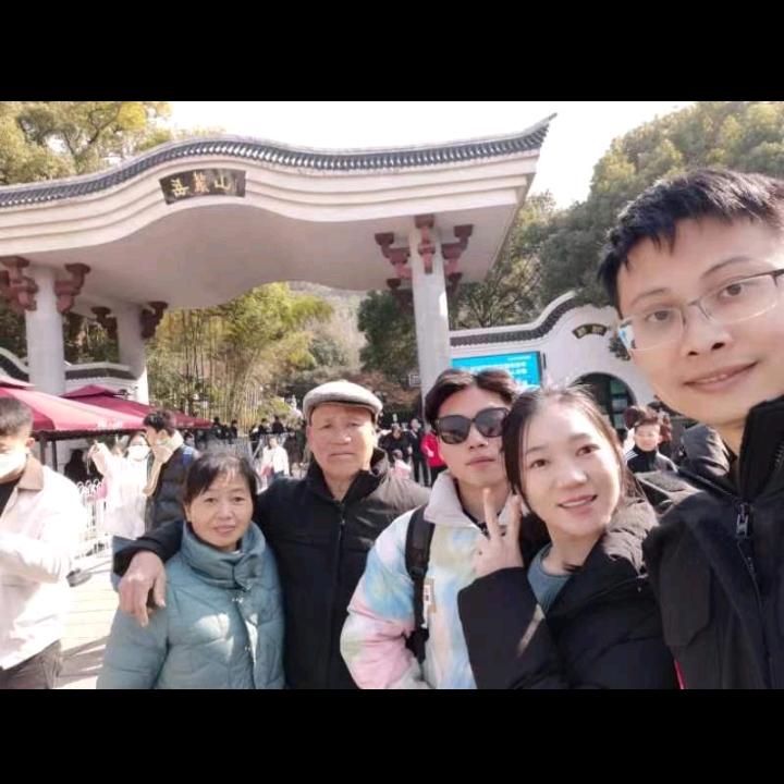 平安幸福的一家人