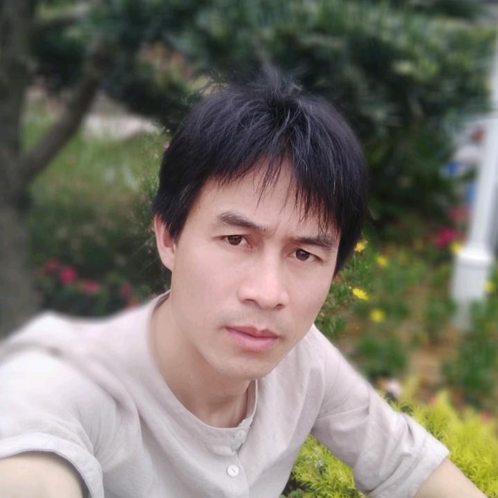 大山里的傅哥养蜂记