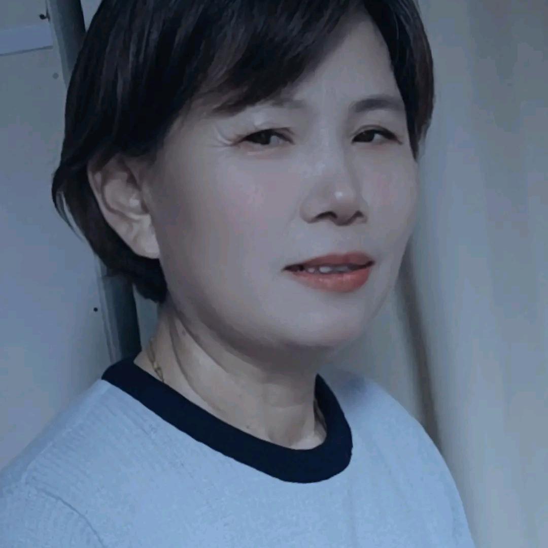 周女士.