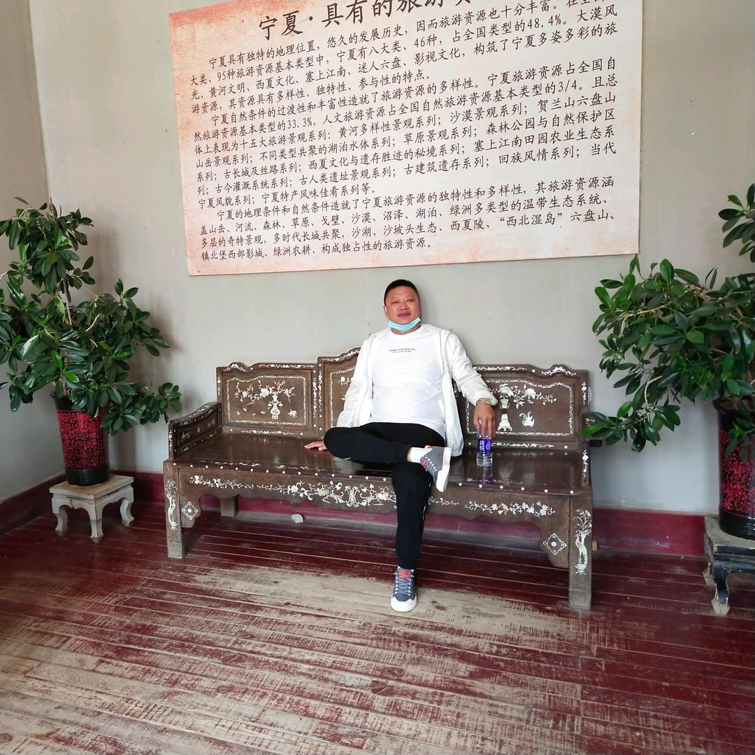村头小伙