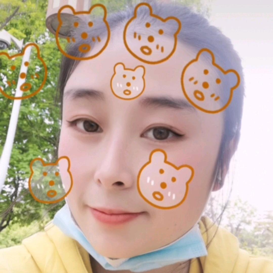 伸手挡住的阳光