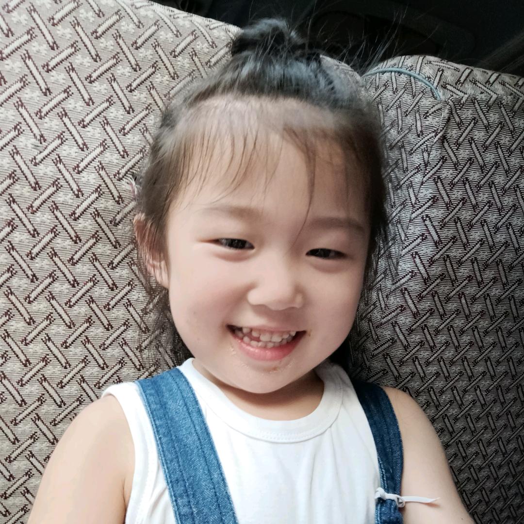 小鹿贝可童装牛仔裤