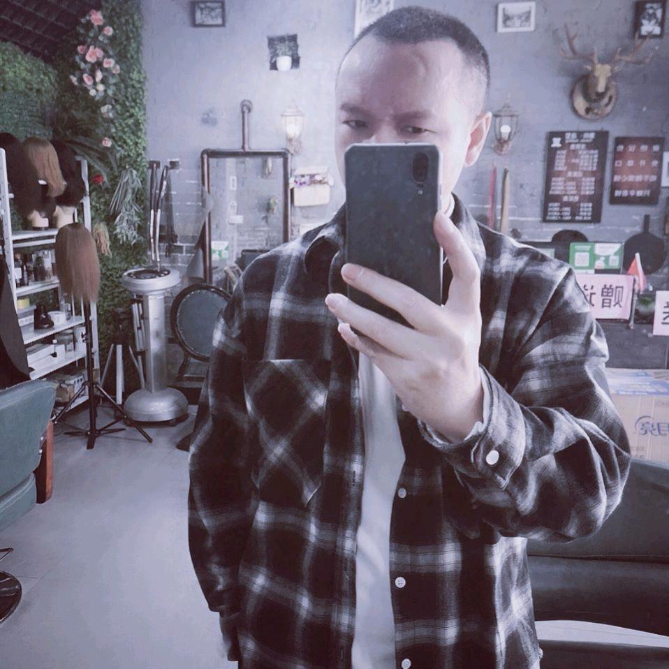 百色发型师刘言