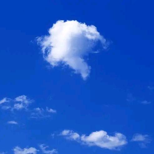 蔚蓝天空