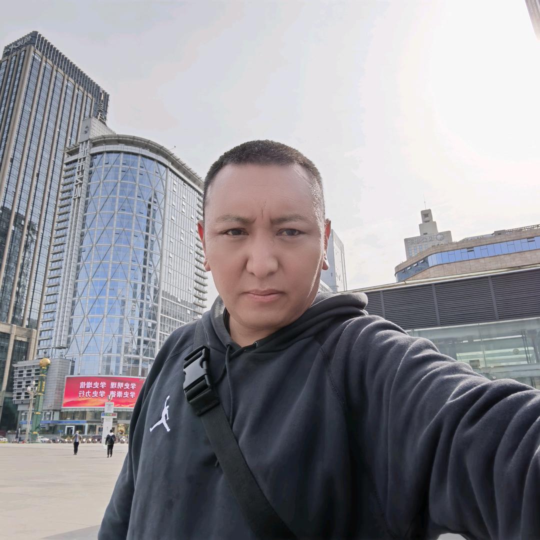 严  哥