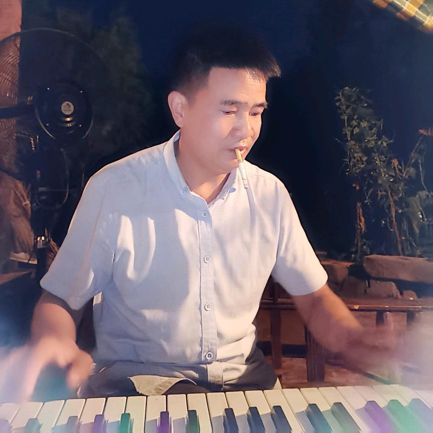塔河镇.李佐华巜辉煌唢呐音乐队号队》