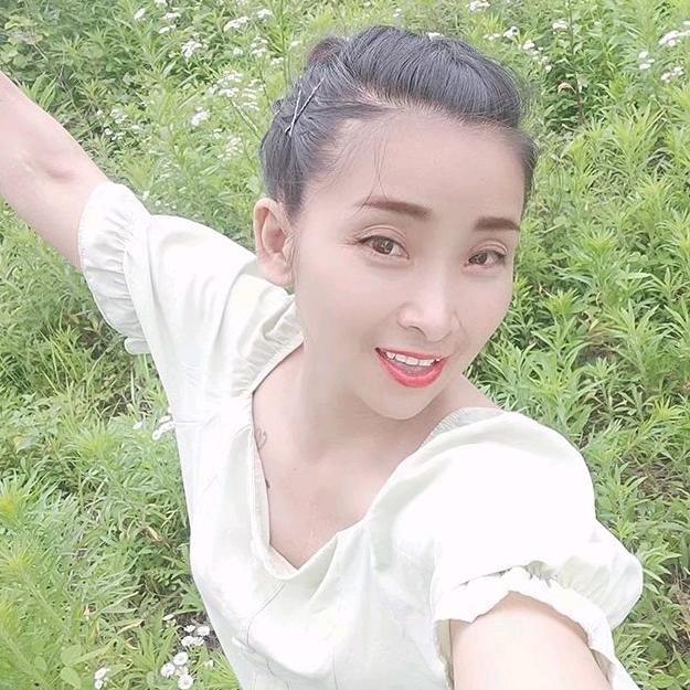 佳怡在努力看着孩子长大