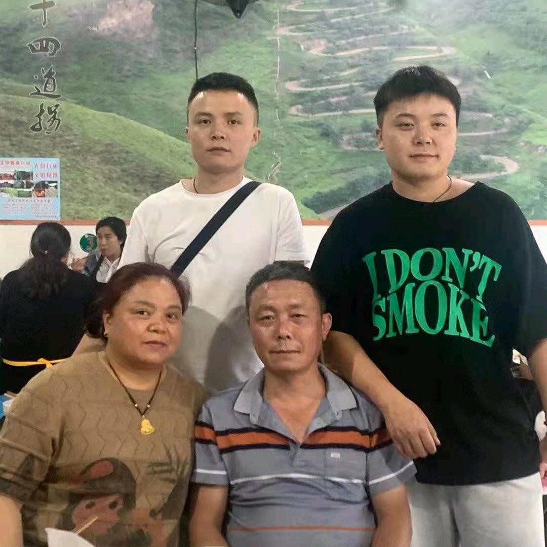 靓洁洗衣连锁晴隆店（孔令艳)