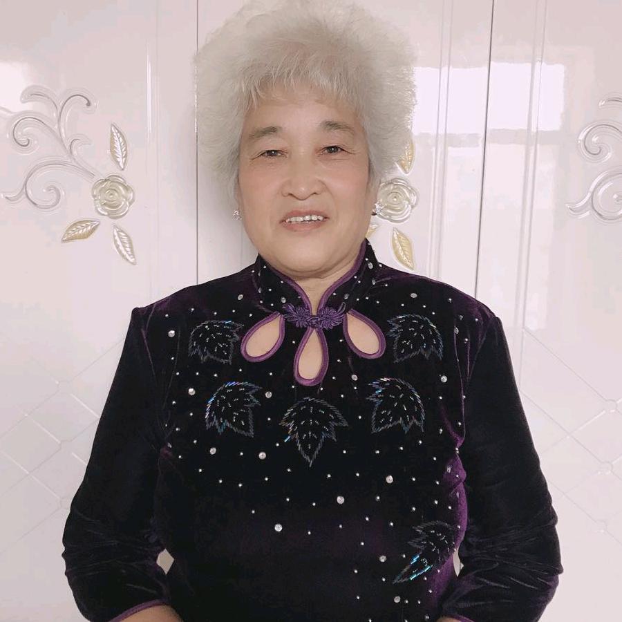 白发小胖奶奶