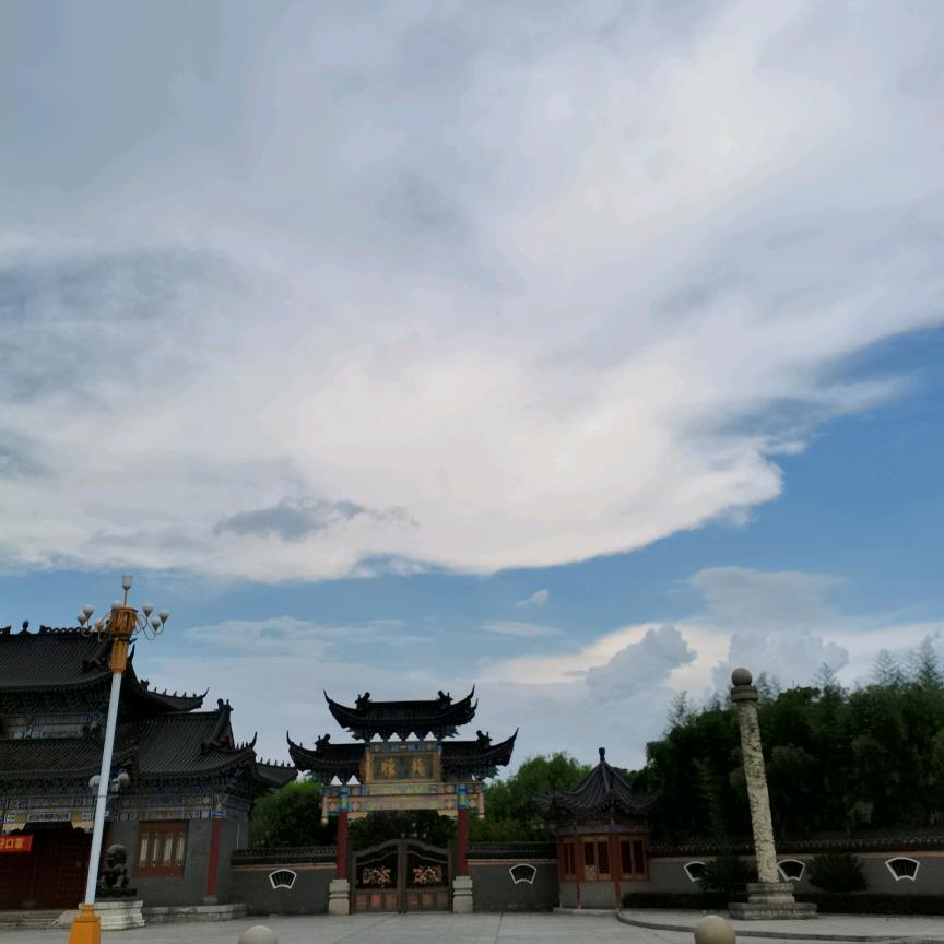 天边飘过故乡的云