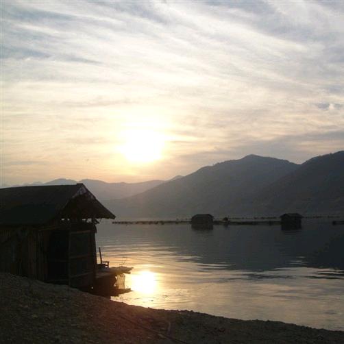 万峰湖休闲也狂野