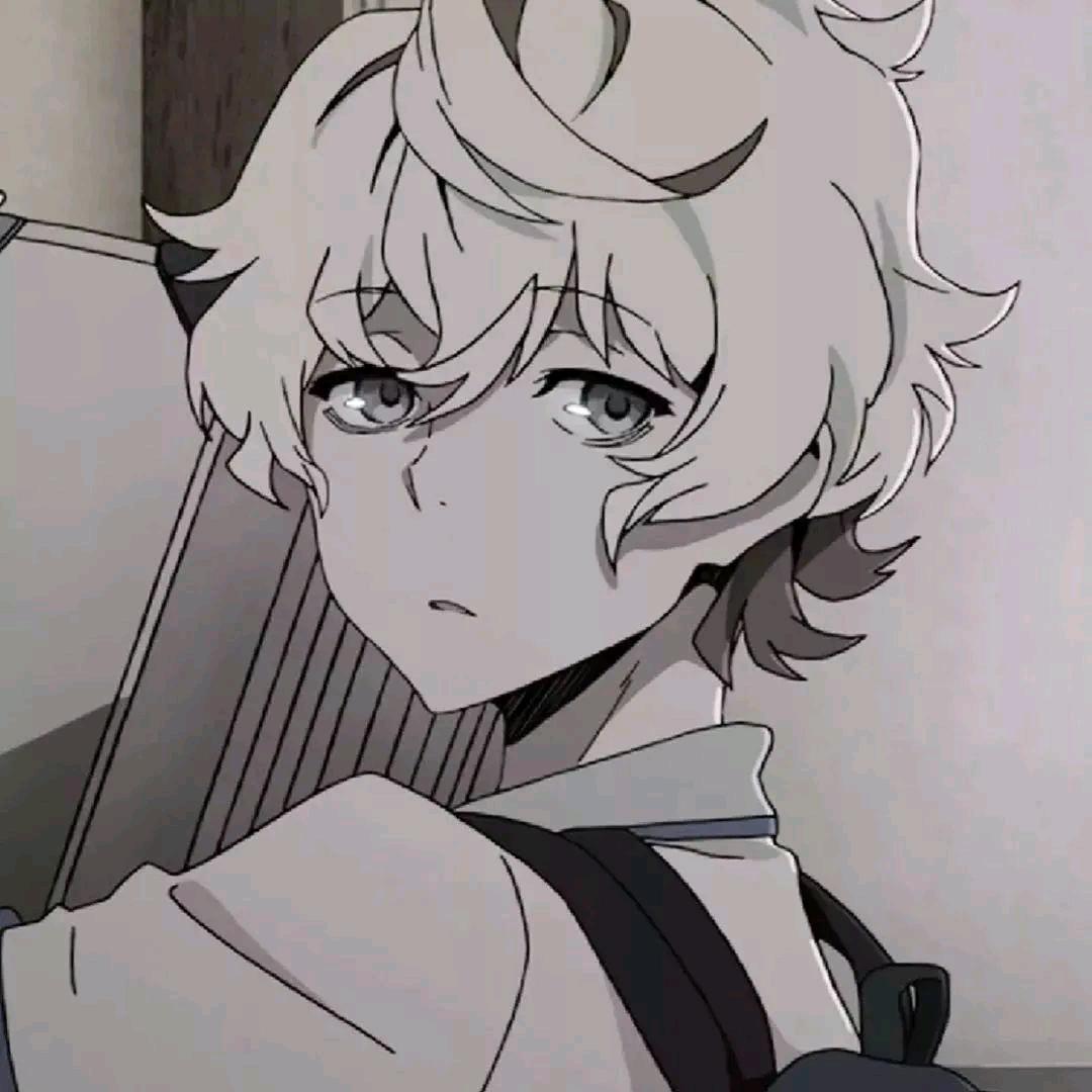 且随意