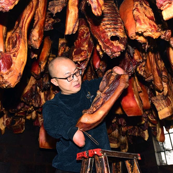 腊嗄公(吴辉)